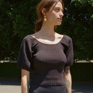 Simon Miller Women’s Gwinn Volume Puff Sleeve Top Crop Ribbed in Black 1/US XS